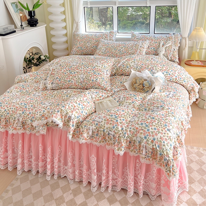 91家纺网 家纺一手货源 找家纺 罗艺轩 2024新款法式风蕾丝夹棉床裙款四件套 花想容-花丛兔