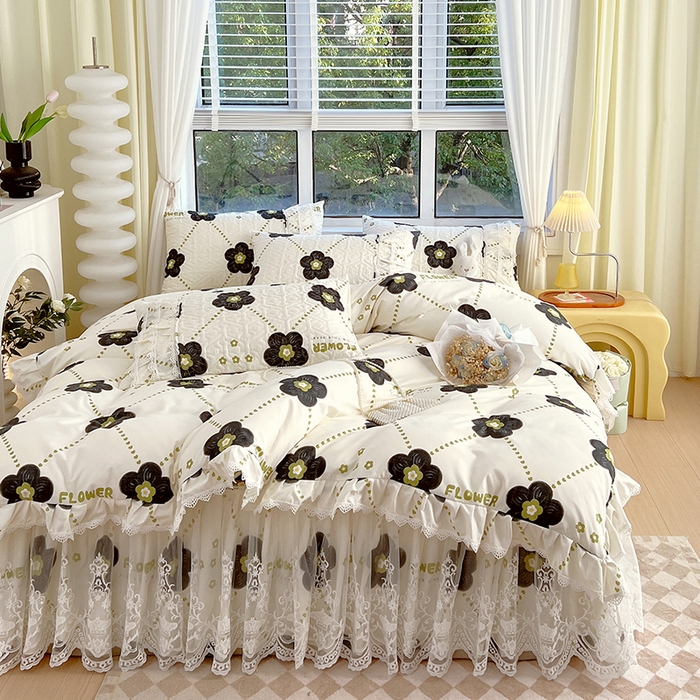 91家纺网 家纺一手货源 找家纺 罗艺轩 2024新款法式风蕾丝夹棉床裙款四件套 花想容-花漾青春