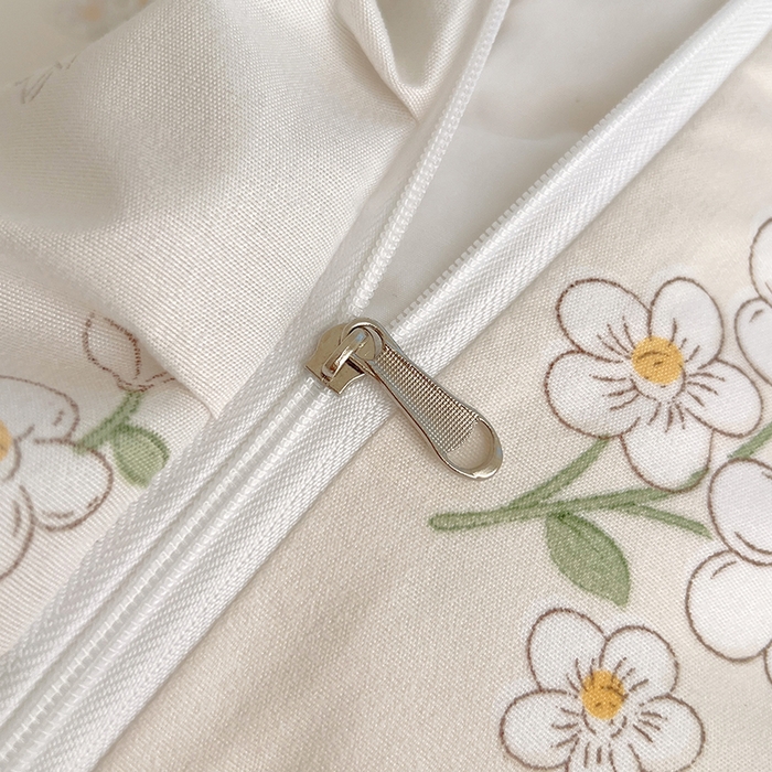 91家纺网 家纺一手货源 找家纺 罗艺轩 2024新款法式风蕾丝夹棉床裙款四件套 花想容-清新花蕊