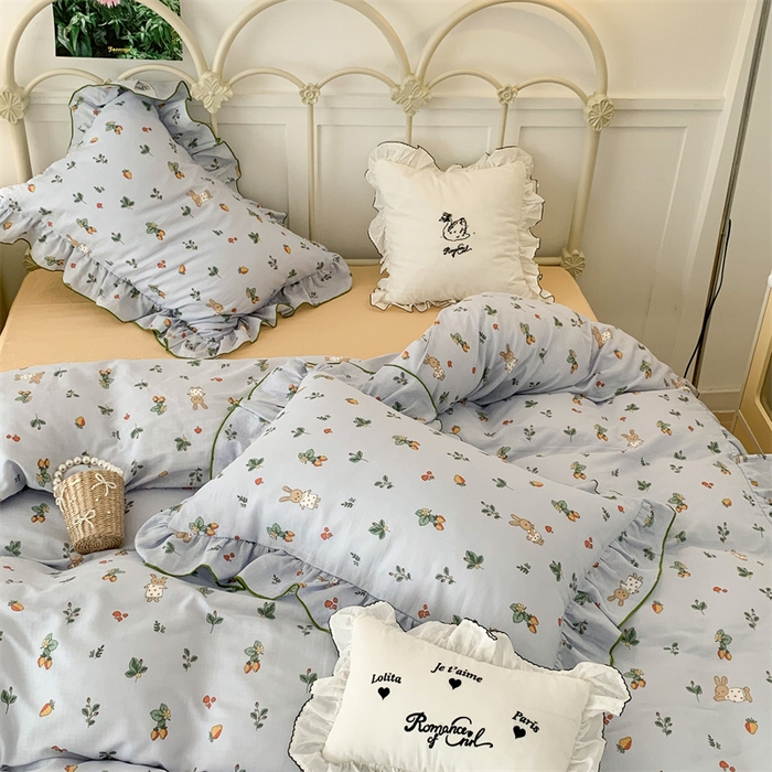 91家纺网 家纺一手货源 找家纺 昔可家纺 2023新款花边双层纱系列ok 草莓小兔蓝底