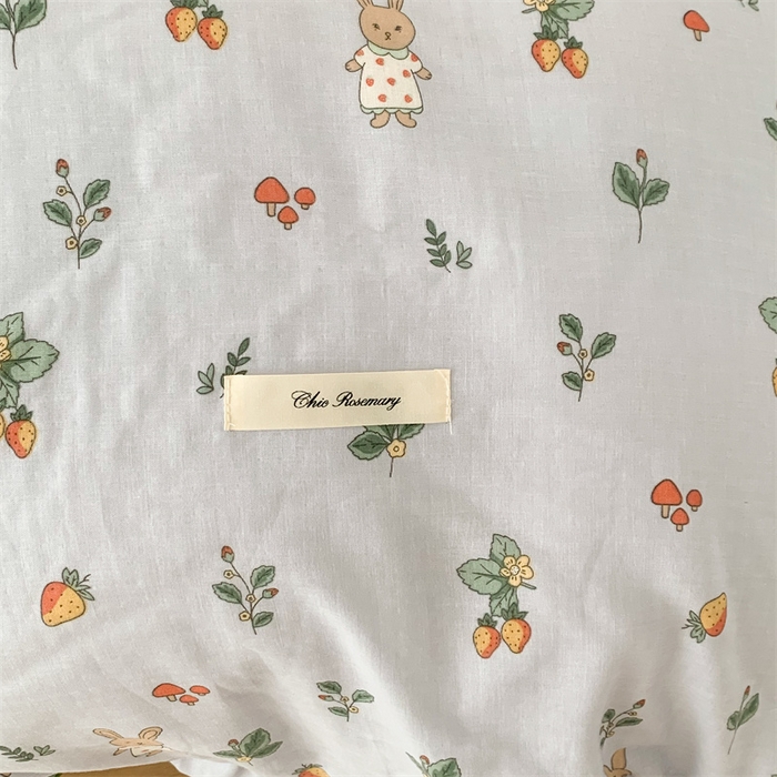 91家纺网 家纺一手货源 找家纺 昔可家纺 2023新款花边双层纱系列ok 草莓小兔蓝底