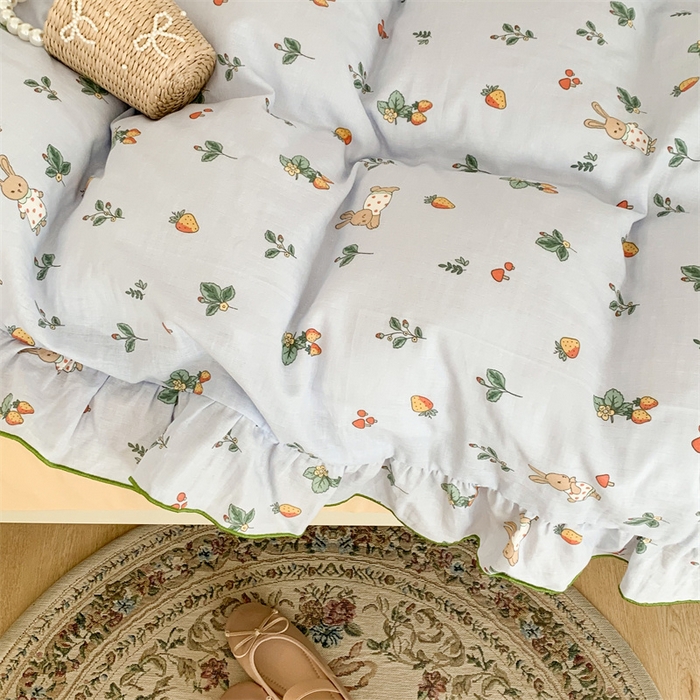 91家纺网 家纺一手货源 找家纺 昔可家纺 2023新款花边双层纱系列ok 草莓小兔蓝底