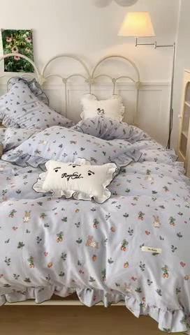 91家纺网 家纺一手货源 找家纺 昔可家纺 2023新款花边双层纱系列ok 草莓小兔蓝底