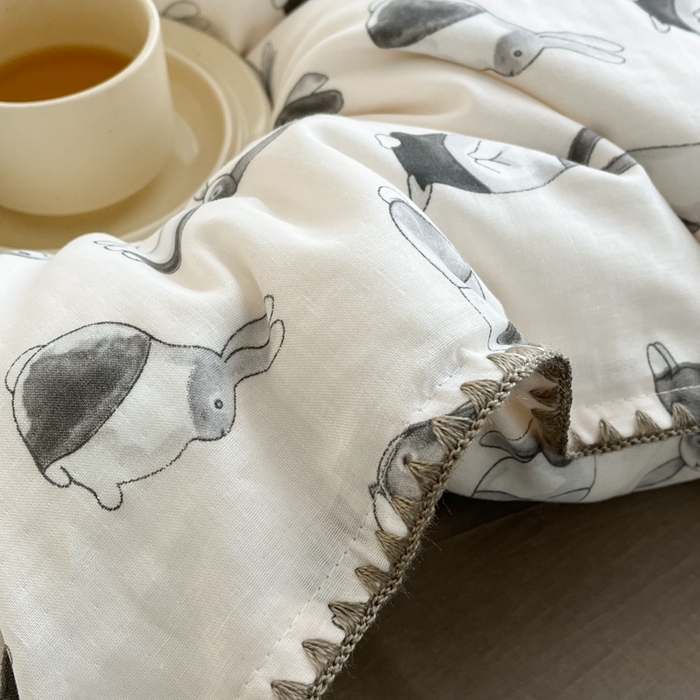 91家纺网 家纺一手货源 找家纺 ab家纺 2023新款双层纱印花四件套 哈尼兔