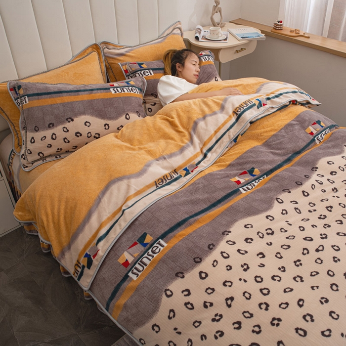 91家纺网 家纺一手货源 找家纺 登登家纺 加厚印花牛奶金貂法莱宝宝绒四件套  加州旅馆-黄