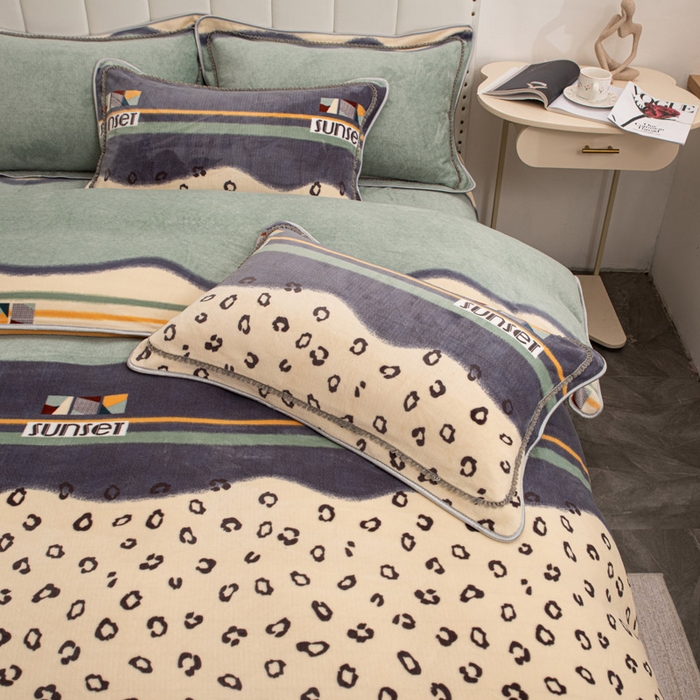 91家纺网 家纺一手货源 找家纺 登登家纺 加厚印花牛奶金貂法莱宝宝绒四件套  加州旅馆-绿