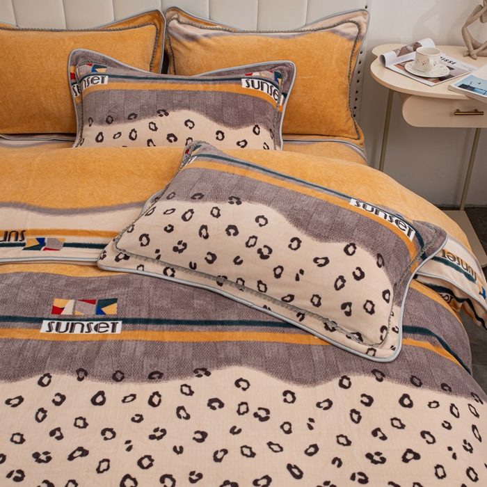 91家纺网 家纺一手货源 找家纺 登登家纺 加厚印花牛奶金貂法莱宝宝绒四件套  加州旅馆-黄