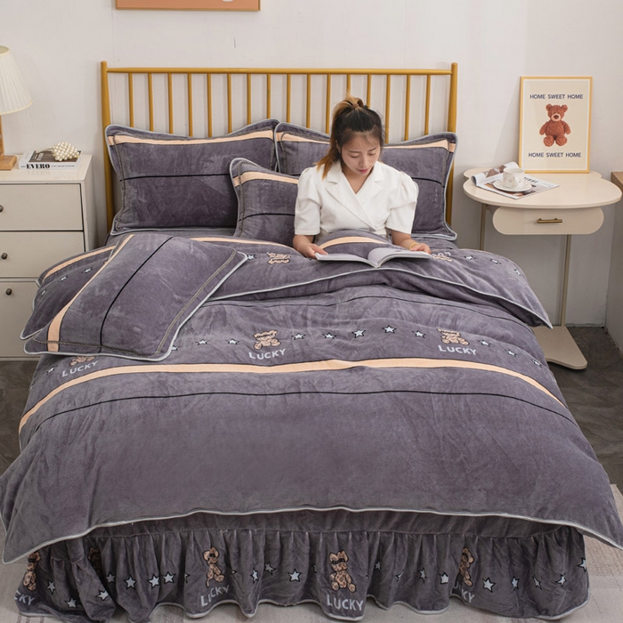 91家纺网 家纺一手货源 找家纺 登登家纺 加厚印花牛奶金貂法莱宝宝绒四件套  布偶小熊