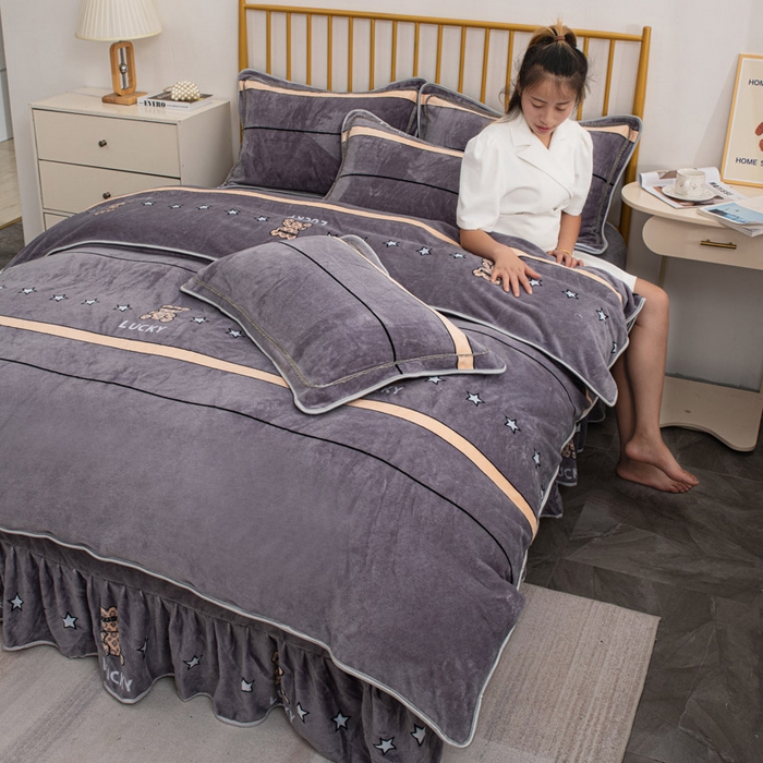 91家纺网 家纺一手货源 找家纺 登登家纺 加厚印花牛奶金貂法莱宝宝绒四件套  布偶小熊