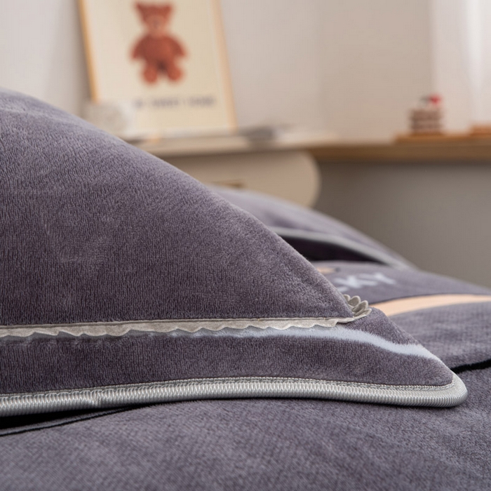 91家纺网 家纺一手货源 找家纺 登登家纺 加厚印花牛奶金貂法莱宝宝绒四件套  布偶小熊