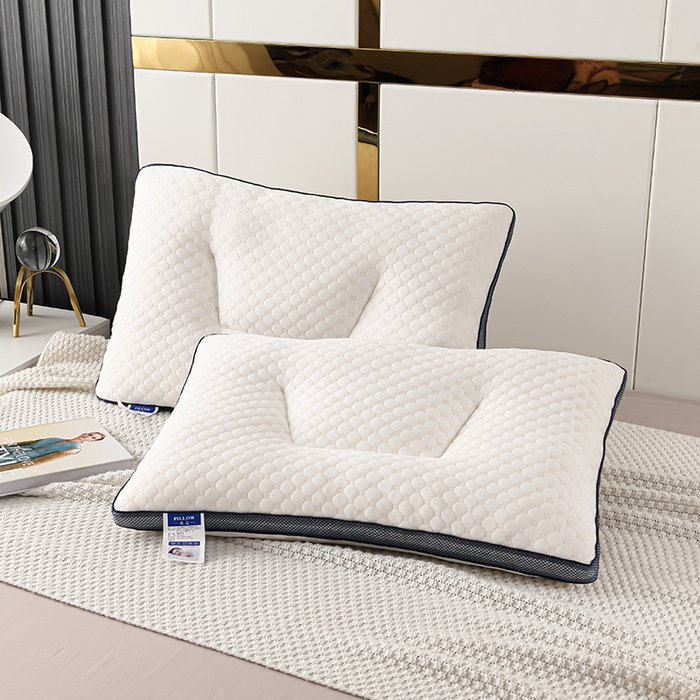 91家纺网 家纺一手货源 找家纺 （总）仁宇枕业 2023年新款水立方透气分区按摩颗粒护颈儿童学生枕头