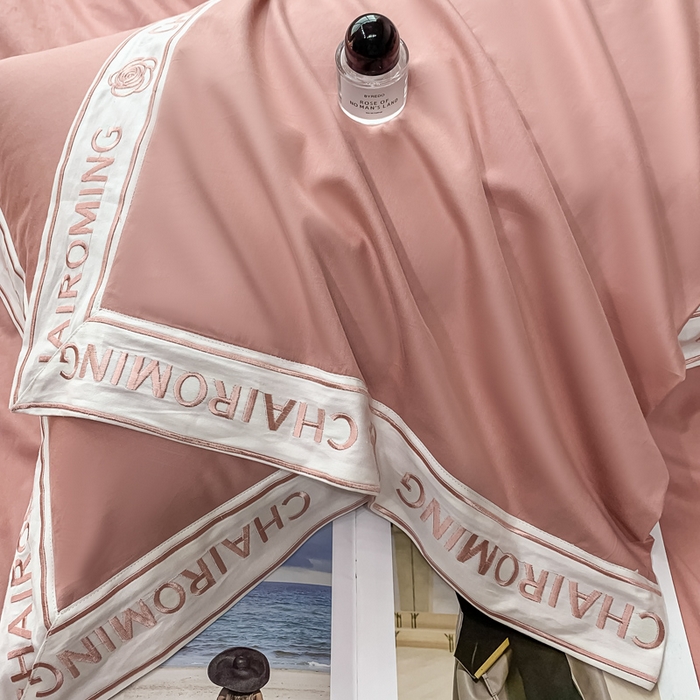 91家纺网 家纺一手货源 找家纺 梧桐家居 2023新款13372全棉刺绣宽边四件套-秀色系列 豆沙