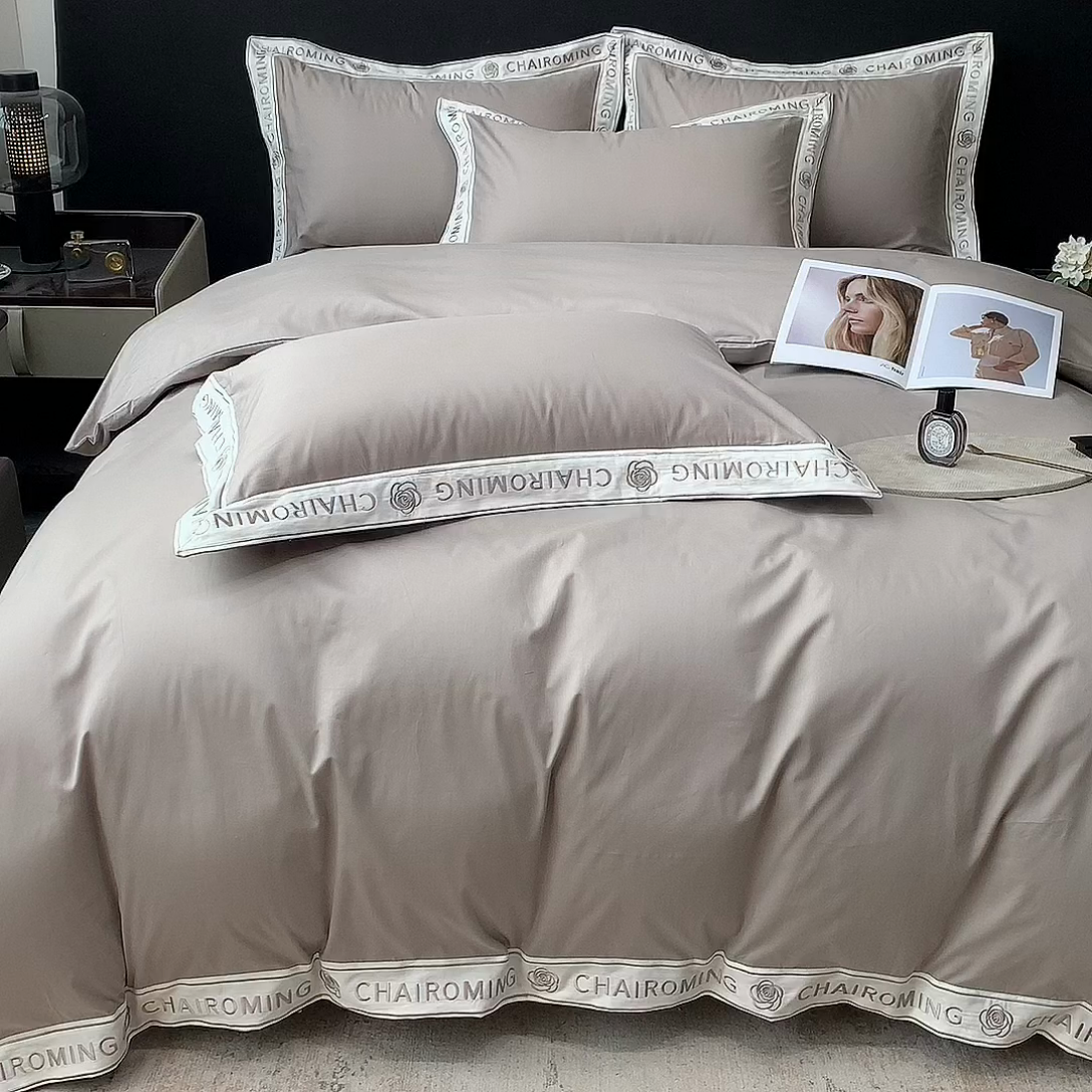 91家纺网 家纺一手货源 找家纺 梧桐家居 2023新款13372全棉刺绣宽边四件套-秀色系列 泥灰