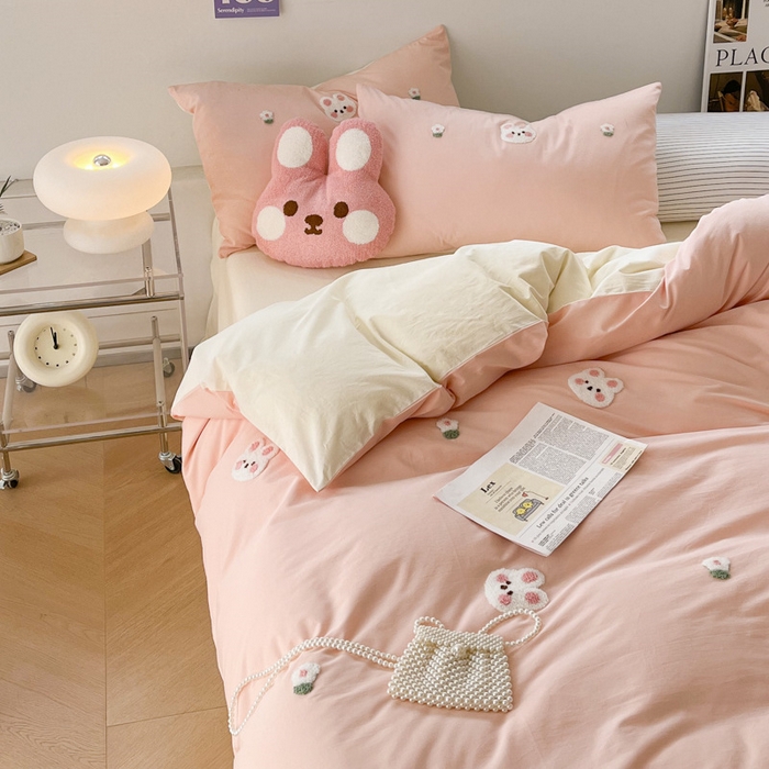 91家纺网 家纺一手货源 找家纺 慕尚家纺 2025新款全棉水洗棉毛巾绣四件套 米兔兔-玉白