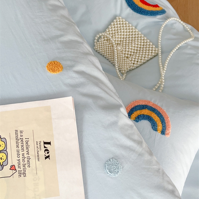 91家纺网 家纺一手货源 找家纺 慕尚家纺 2025新款全棉水洗棉毛巾绣四件套 彩虹-蓝白