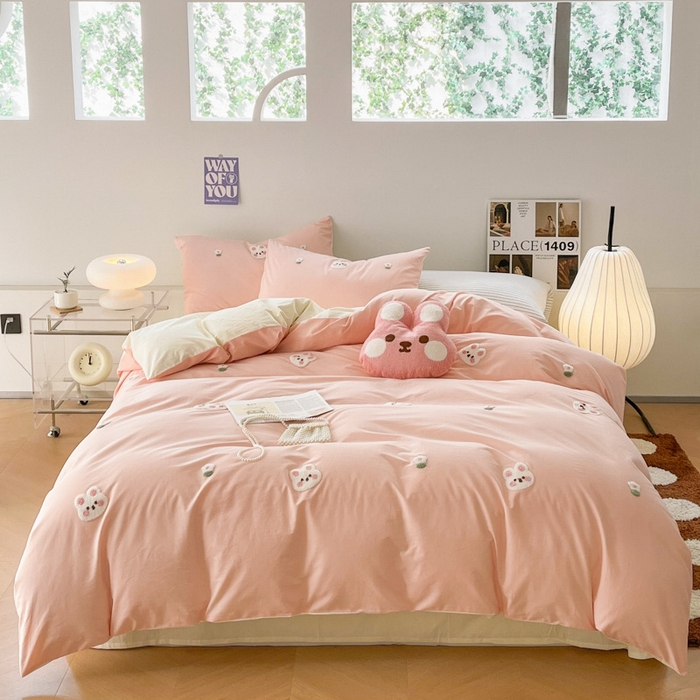 91家纺网 家纺一手货源 找家纺 慕尚家纺 2025新款全棉水洗棉毛巾绣四件套 米兔兔-玉白