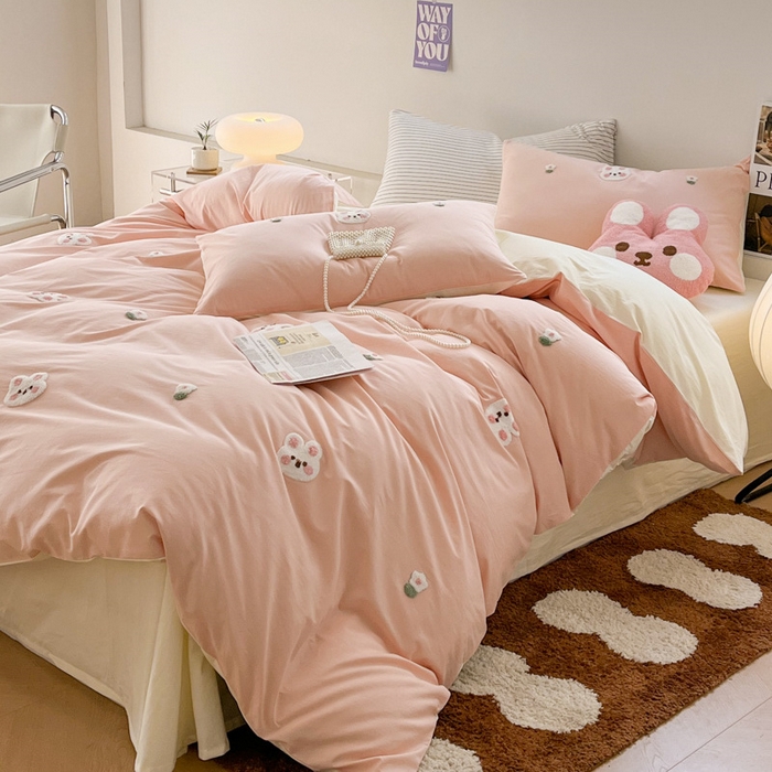 91家纺网 家纺一手货源 找家纺 慕尚家纺 2025新款全棉水洗棉毛巾绣四件套 米兔兔-玉白