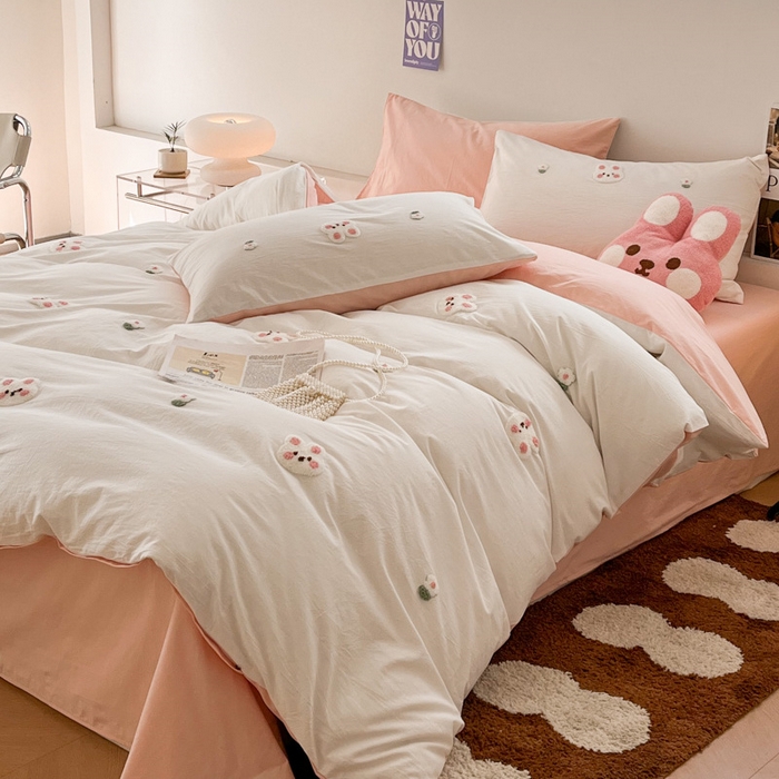 91家纺网 家纺一手货源 找家纺 慕尚家纺 2025新款全棉水洗棉毛巾绣四件套 米兔兔-白玉