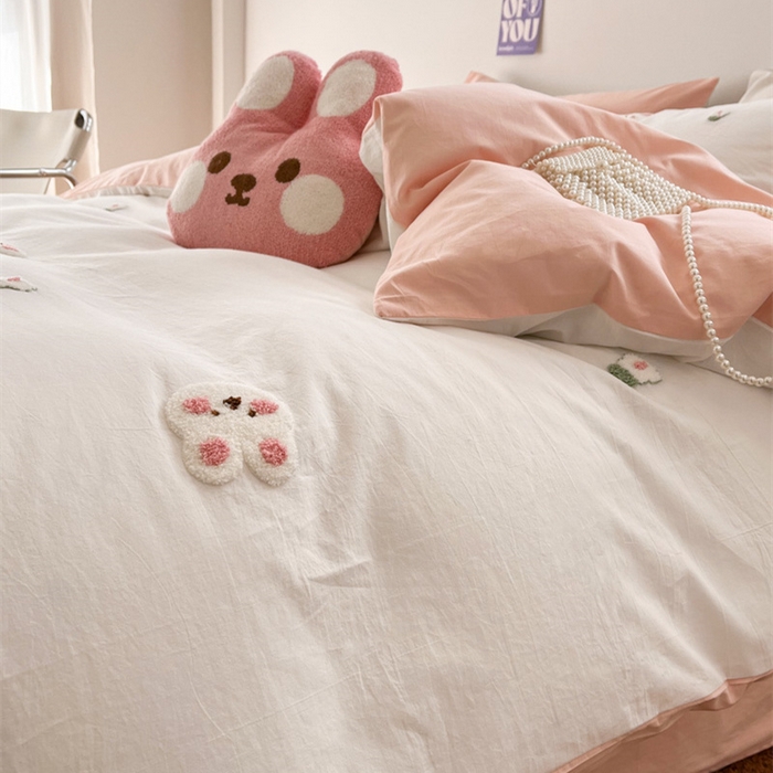 91家纺网 家纺一手货源 找家纺 慕尚家纺 2025新款全棉水洗棉毛巾绣四件套 米兔兔-白玉