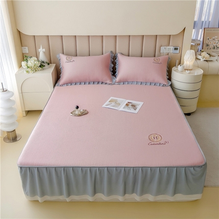 91家纺网 家纺一手货源 找家纺 （总）新款凉感丝刺绣凉席床裙床笠款三件套-星星点点