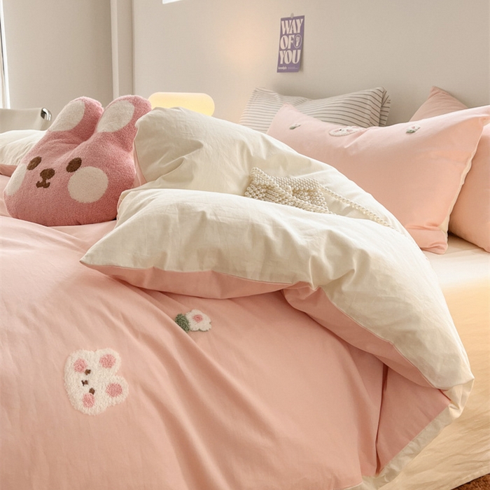 91家纺网 家纺一手货源 找家纺 慕尚家纺 2025新款全棉水洗棉毛巾绣四件套 米兔兔-玉白