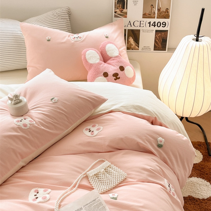 91家纺网 家纺一手货源 找家纺 慕尚家纺 2025新款全棉水洗棉毛巾绣四件套 米兔兔-玉白