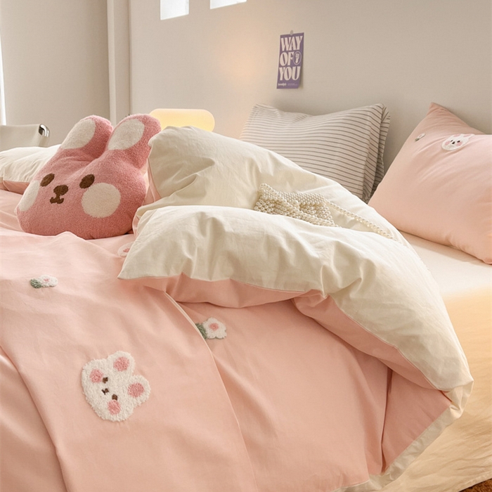 91家纺网 家纺一手货源 找家纺 慕尚家纺 2025新款全棉水洗棉毛巾绣四件套 米兔兔-玉白