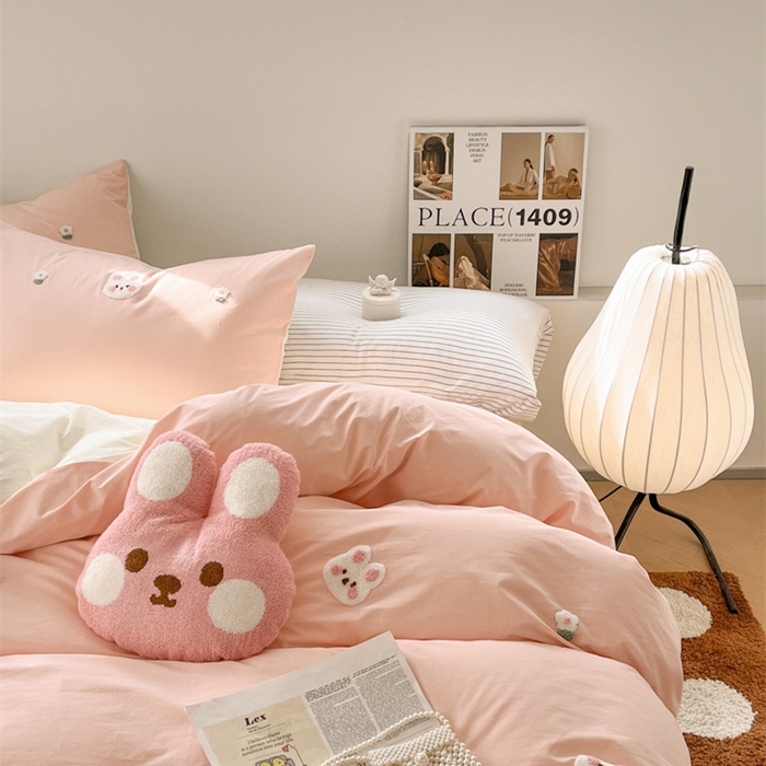 91家纺网 家纺一手货源 找家纺 慕尚家纺 2025新款全棉水洗棉毛巾绣四件套 米兔兔-玉白