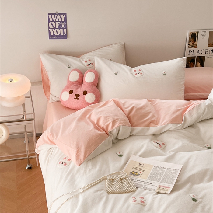 91家纺网 家纺一手货源 找家纺 慕尚家纺 2025新款全棉水洗棉毛巾绣四件套 米兔兔-白玉