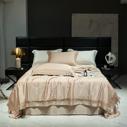 91家纺网 家纺一手货源 找家纺 2023新款80支兰精天丝夏被 华尔兹系列 饼干色