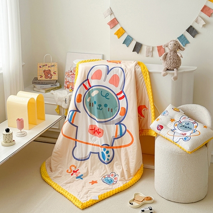 91家纺网 家纺一手货源 找家纺 （总）温宁 2023新款大版定位印花手包边豆豆四季被夏凉被春秋被子被芯