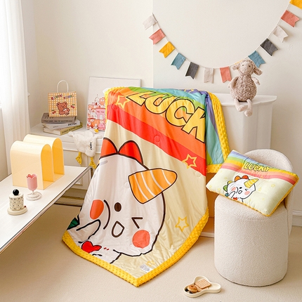 91家纺网 家纺一手货源 找家纺 （总）温宁 2023新款大版定位印花手包边豆豆四季被夏凉被春秋被子被芯