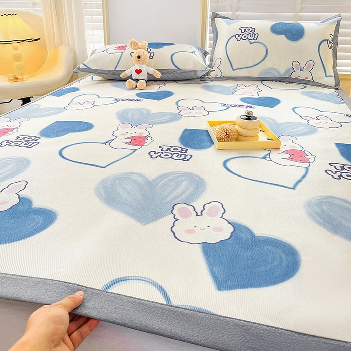 91家纺网 家纺一手货源 找家纺 金盛纺A类600D数码印花冰丝席床单床笠款凉席三件套 幸运兔