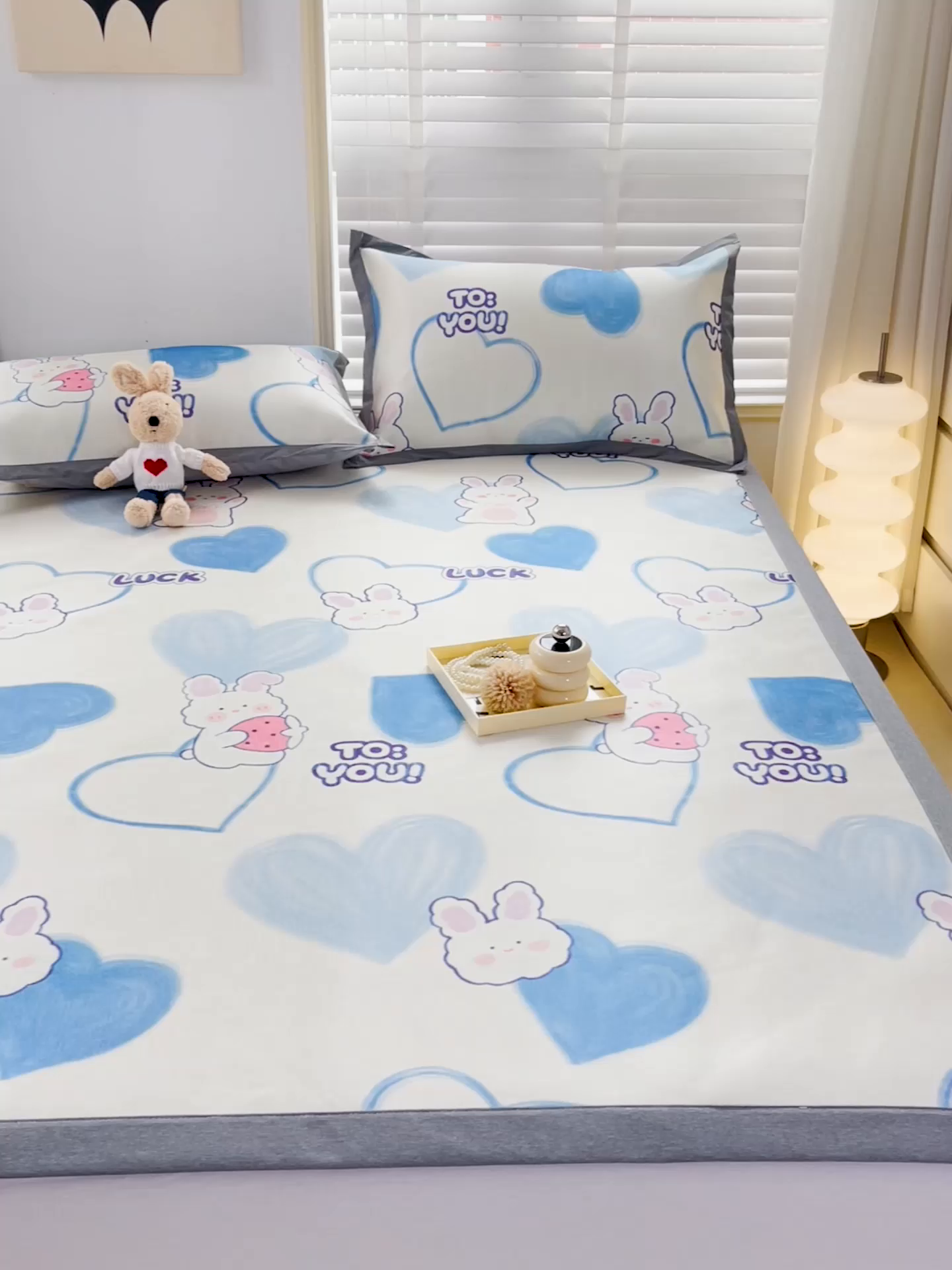 91家纺网 家纺一手货源 找家纺 金盛纺A类600D数码印花冰丝席床单床笠款凉席三件套 幸运兔