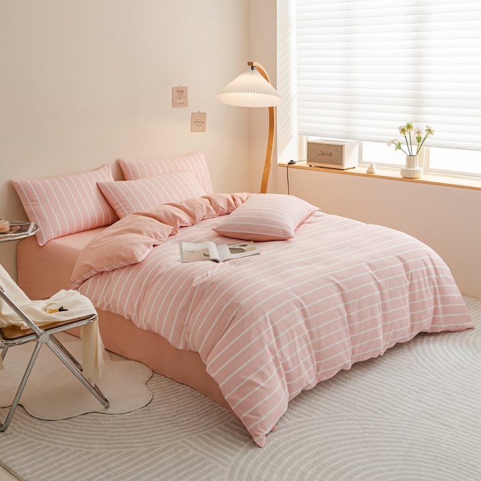 91家纺网 家纺一手货源 找家纺 米瑞娜 2024新款无印风四件套格子条纹水洗棉四件套 粉条纹