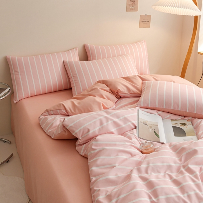 91家纺网 家纺一手货源 找家纺 米瑞娜 2024新款无印风四件套格子条纹水洗棉四件套 粉条纹