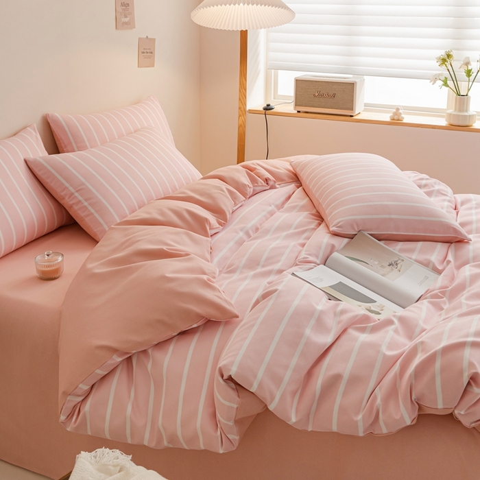 91家纺网 家纺一手货源 找家纺 米瑞娜 2024新款无印风四件套格子条纹水洗棉四件套 粉条纹