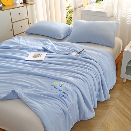 91家纺网 家纺一手货源 找家纺 艾佳宝贝 2023新款凉感丝冰淇淋夏被夏凉被-好凉鸭系列 浅蓝