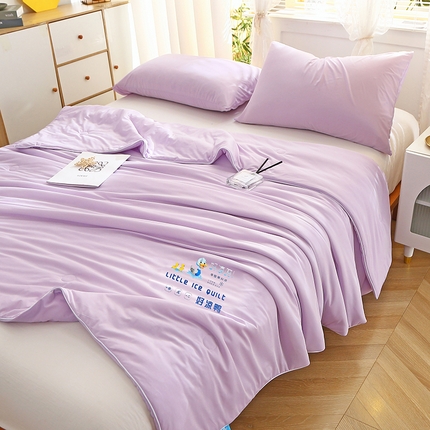 91家纺网 家纺一手货源 找家纺 艾佳宝贝 2023新款凉感丝冰淇淋夏被夏凉被-好凉鸭系列 紫色