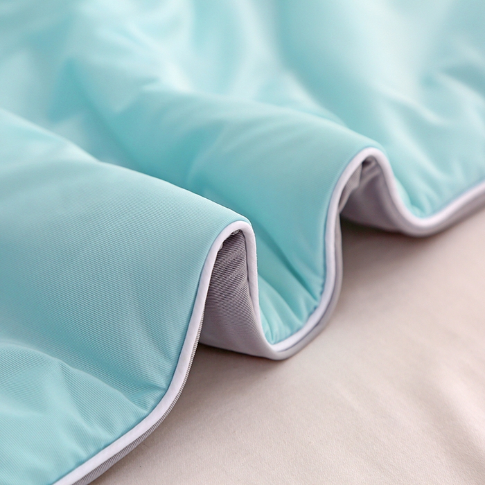 91家纺网 家纺一手货源 找家纺 艾佳宝贝 2023凉感丝冰淇淋夏被-小冰豆系列 绿拼灰