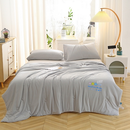 91家纺网 家纺一手货源 找家纺 （总）艾佳宝贝 2023凉感丝冰淇淋夏被-小冰豆系列