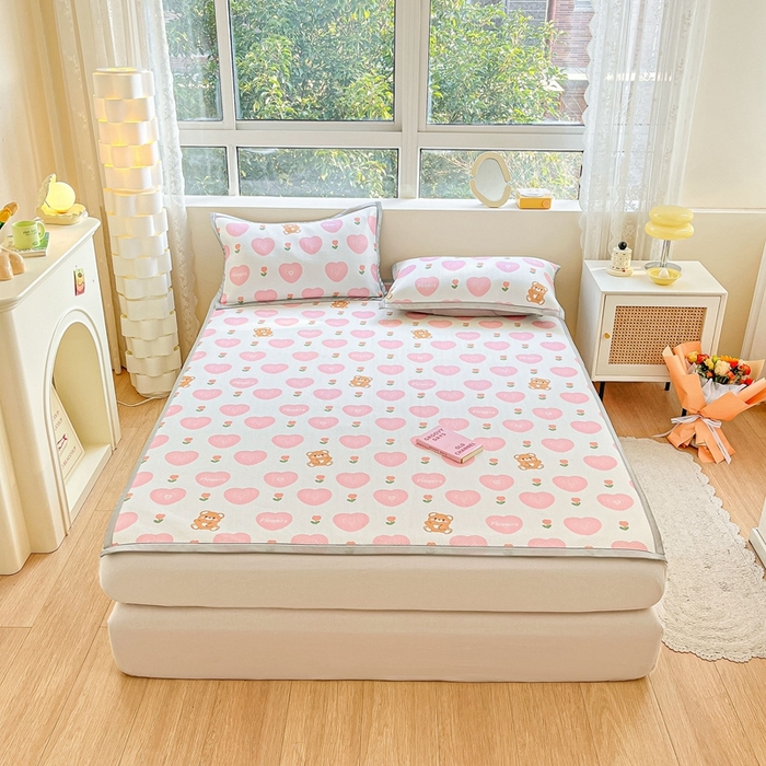 91家纺网 家纺一手货源 找家纺 慕尚  2025新款满天星凉席夏被组合四件套 爱心熊