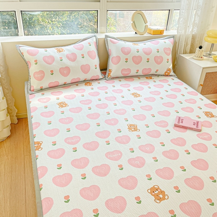 91家纺网 家纺一手货源 找家纺 慕尚  2025新款满天星凉席夏被组合四件套 爱心熊