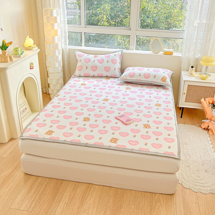 91家纺网 家纺一手货源 找家纺 慕尚  2025新款满天星凉席夏被组合四件套 爱心熊