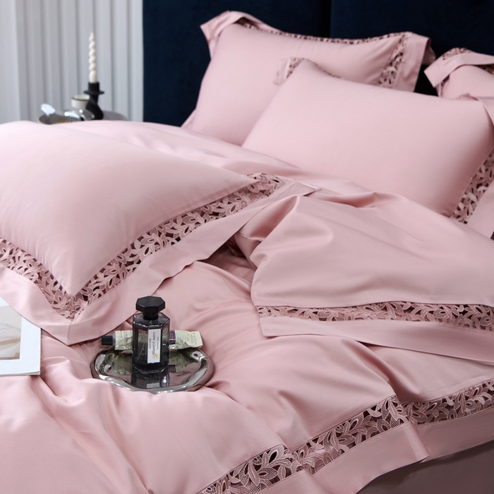 91家纺网 家纺一手货源 找家纺 榻尚家居2023款纯棉镂空贡缎蕾丝款四件套(会员-20) 曙光粉