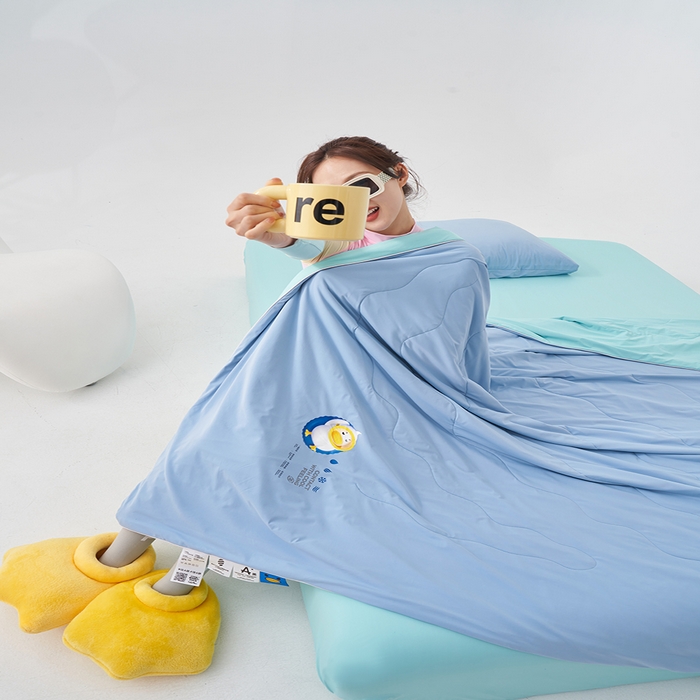 91家纺网 家纺一手货源 找家纺 莱福仕家纺 2024新款解放鸭力凉感蚕丝夏被 莱茵蓝