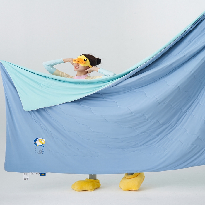 91家纺网 家纺一手货源 找家纺 莱福仕家纺 2024新款解放鸭力凉感蚕丝夏被 莱茵蓝