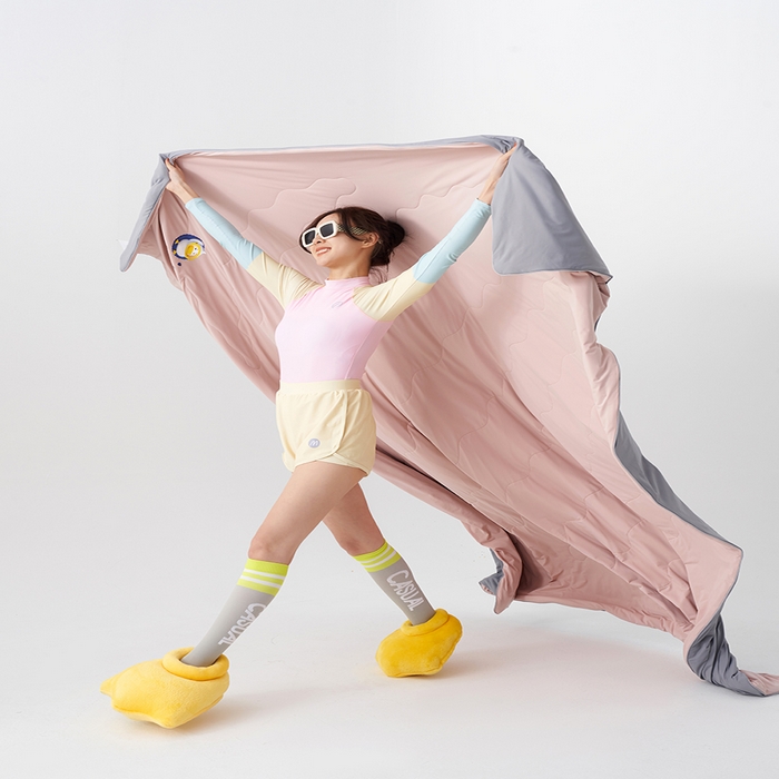 91家纺网 家纺一手货源 找家纺 莱福仕家纺 2024新款解放鸭力凉感蚕丝夏被 音速粉