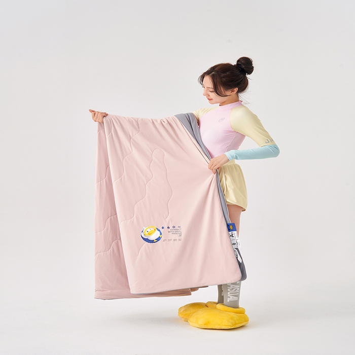 91家纺网 家纺一手货源 找家纺 莱福仕家纺 2024新款解放鸭力凉感蚕丝夏被 音速粉