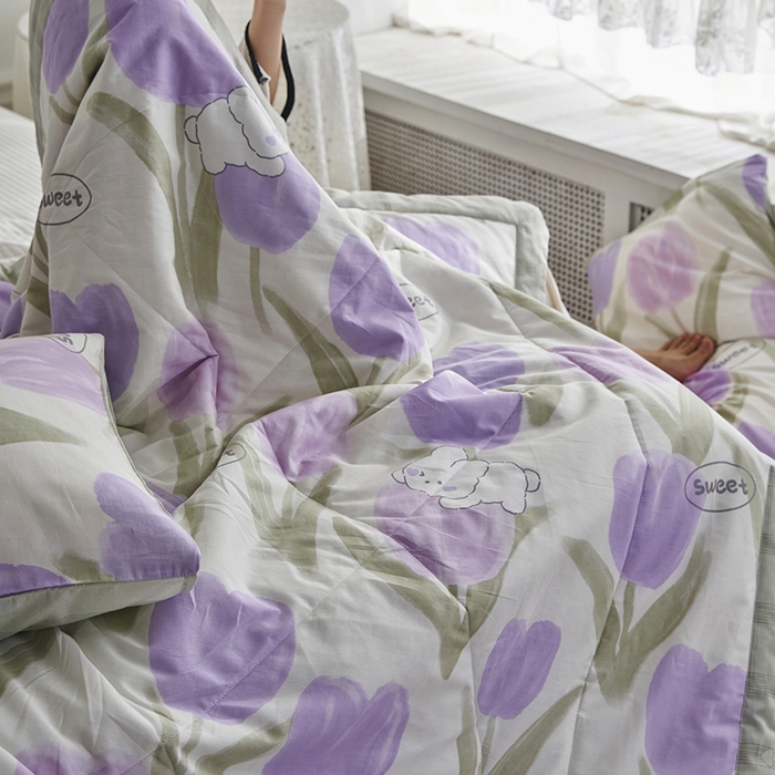 91家纺网 家纺一手货源 找家纺 莱福仕家纺 2023新款全棉喷气印花夏被四件套 安妮小紫
